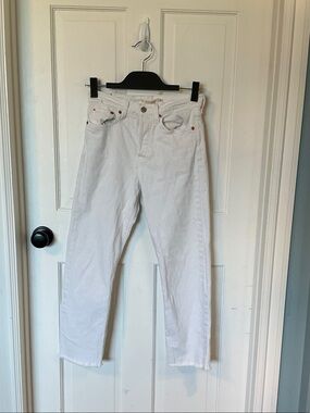White fitted jeans